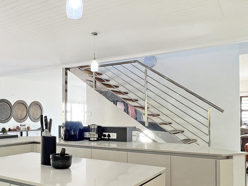 6 Bedroom Property for Sale in Rooi Els Western Cape